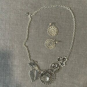 Floral Neclace & Matching Earrings